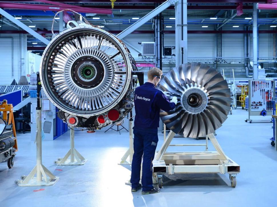 Rolls-Royce delivers 100th Pearl 15 engine to Bombardier