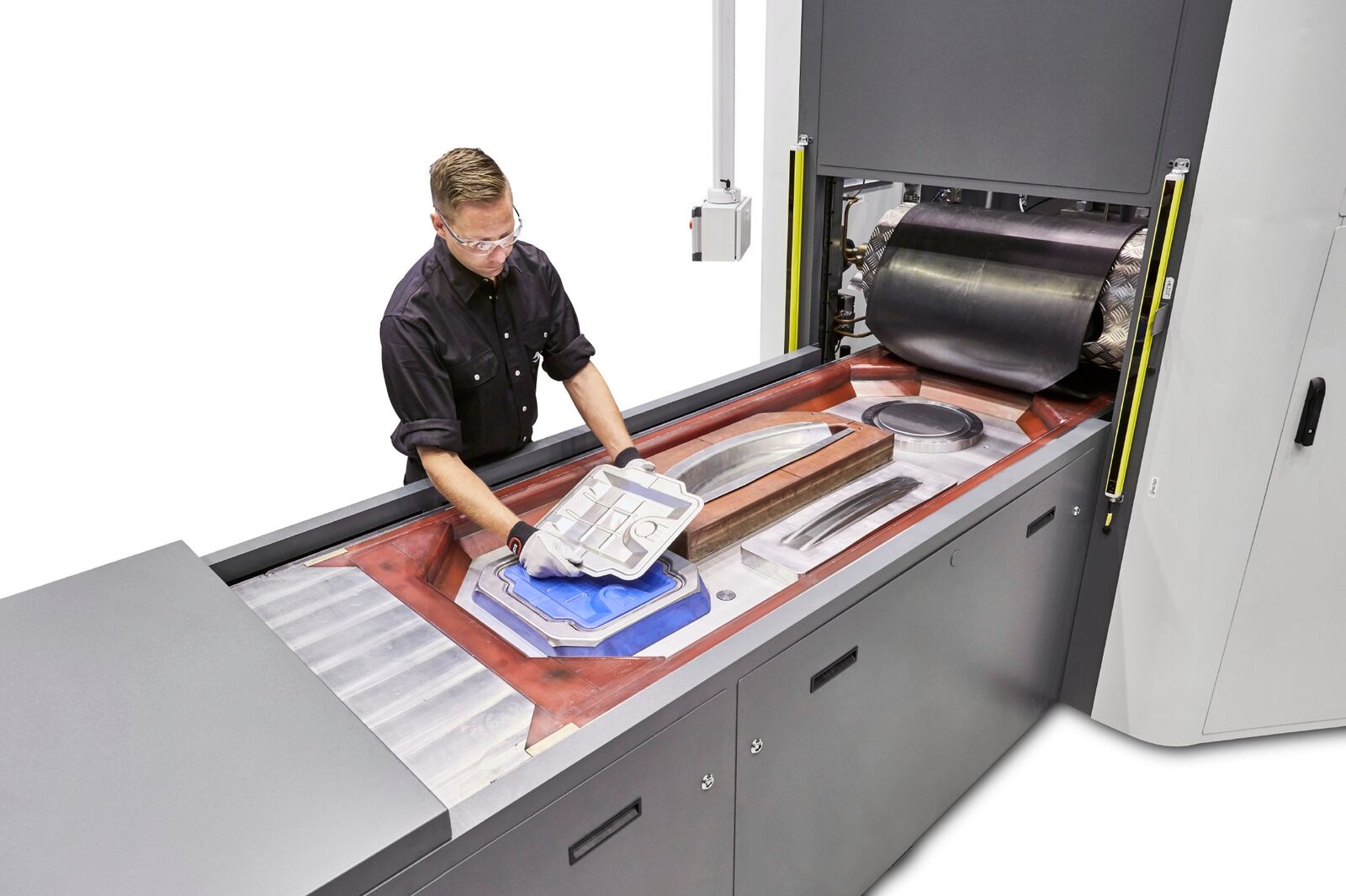 Quintus high-pressure fluid cell press selected by Gulfstream Aerospace